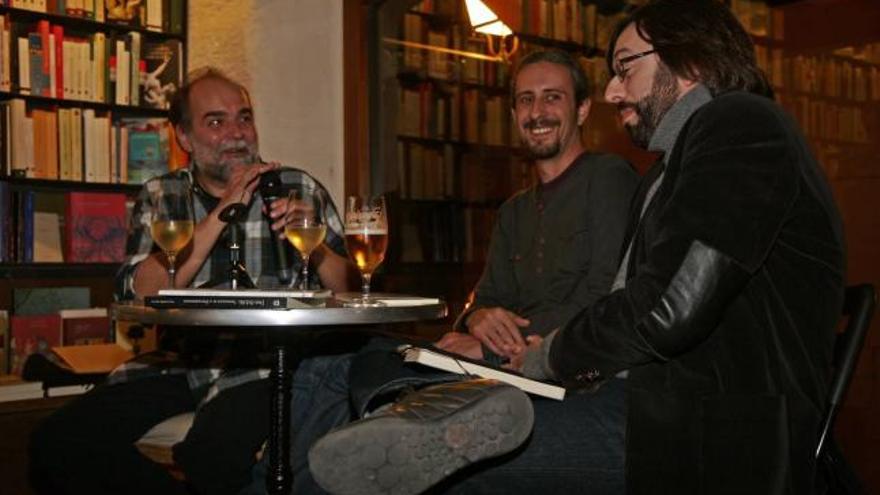 Pedro Andreu presenta su poemario ´el frío´ en la biblioteca de Babel