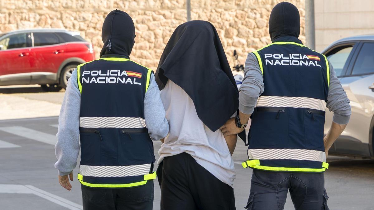 Yihadismo en España en 2025: cien detenidos, nueve imanes expulsados y un 70% de condenas