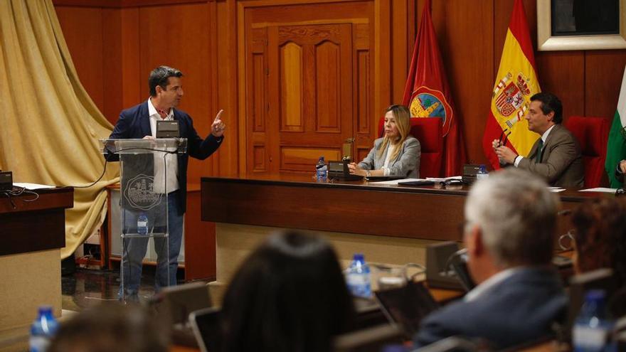 IU pone el foco en el &quot;lamentable estado de la ciudad&quot; y señala la &quot;corrupción&quot; del mandato