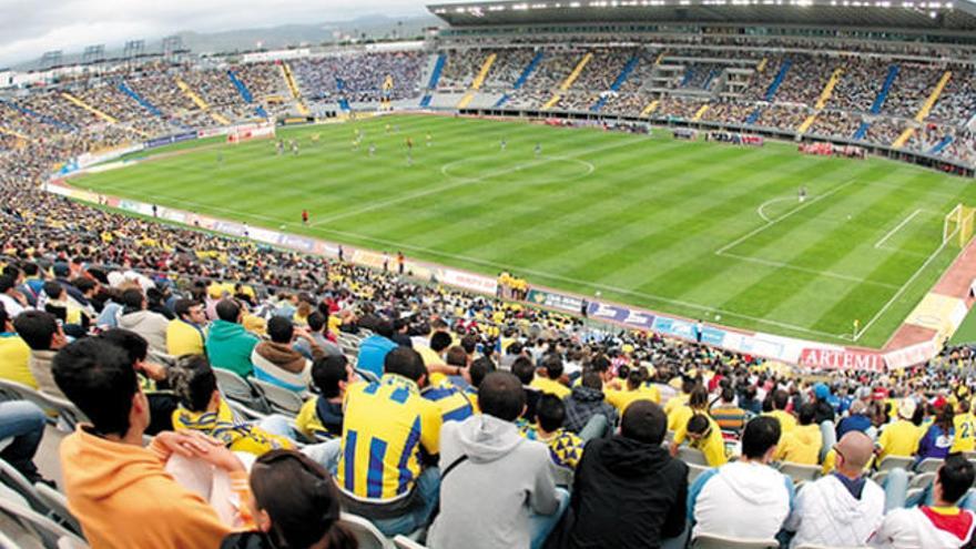 Recreación de cómo quedaría el Estadio de Gran Canaria una vez terminado el proyecto de ampliación de un graderío según la propuesta de la UD Las Palmas