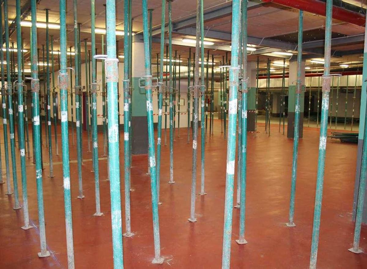 La parte del sótano del hospital que está apuntalada desde hace unos días.