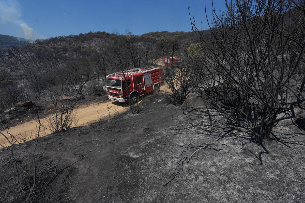 Galeria de fotos: l'incendi de les Gavarres calcina una casa a Calonge Galeria de fotos: l'incendi de les Gavarres calcina una casa a Calonge