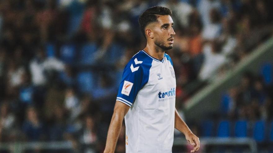 El jugador aragonés, en el Heliodoro con los colores del CD Tenerife. | | CD TENERIFE