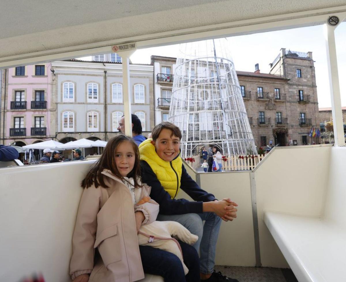 Celia Álvarez y Enol López, antes de empezar el viaje.