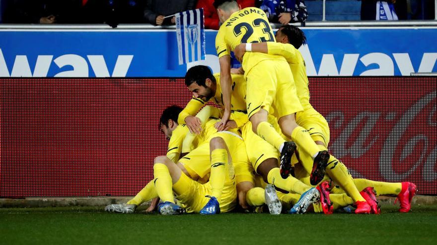 El Villarreal celebra uno de los goles anotados en Mendizorroza.