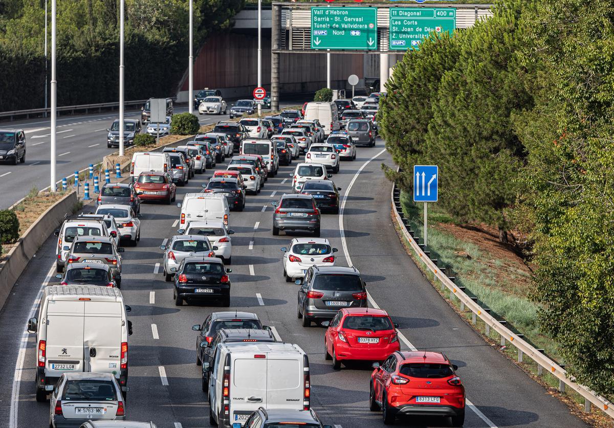 ¿Com evitar embussos durant aquesta operació sortida d’agost? La DGT té el truc