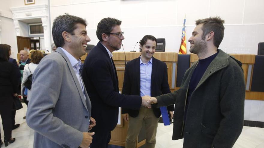 Mazón saca adelante su primer presupuesto en la Diputación con el único voto en contra del PSOE