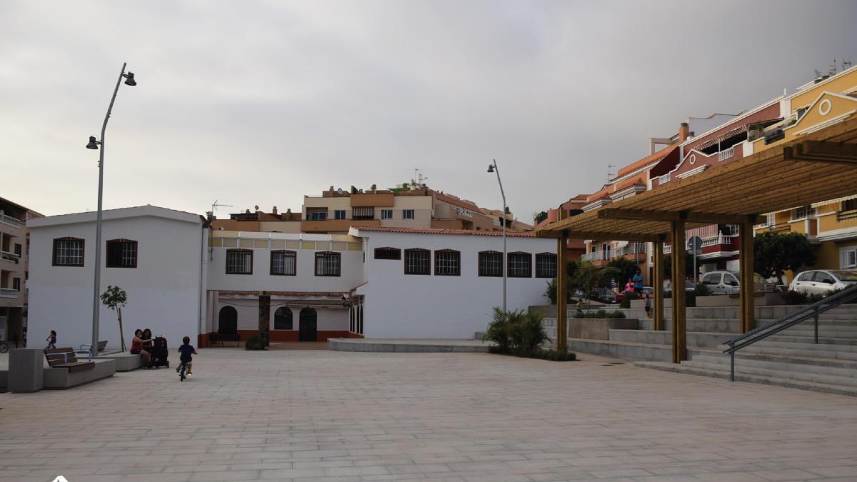 El Alcalde reinauguró la renovada plaza de La Vigilia de Puerto de Santiago