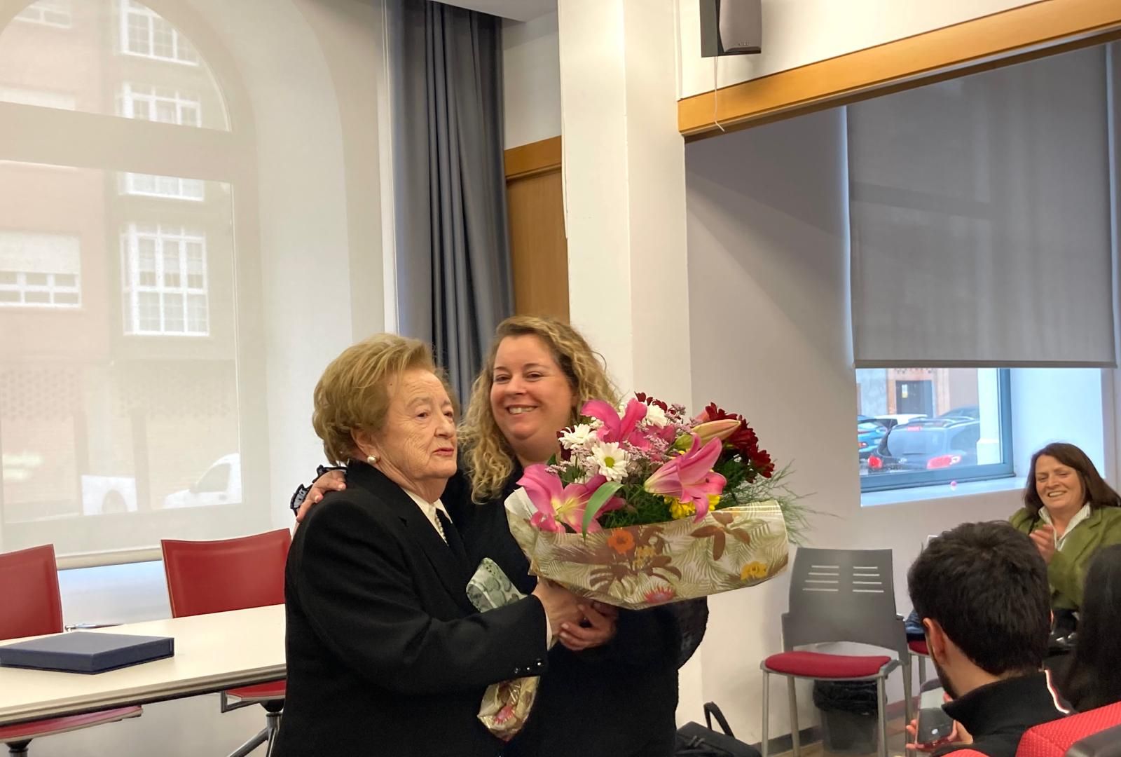 En imágenes: Así fue la entrega del premio Mujer del año en Salas a Olvido García