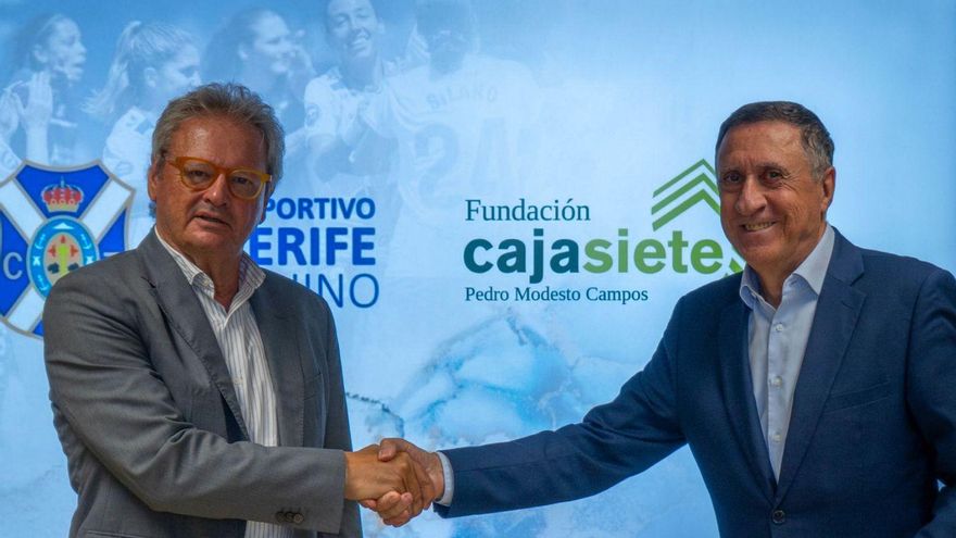 Sergio Batista y Fernando Berge sellan la renovación del acuerdo. | EL DÍA