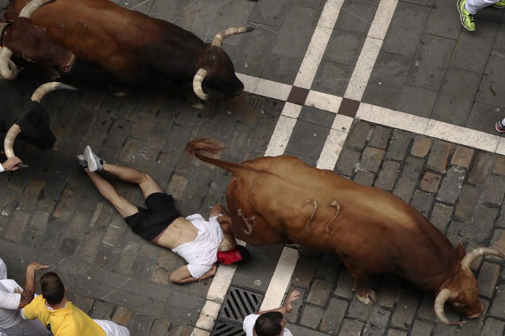 El séptimo encierro deja dos corneados