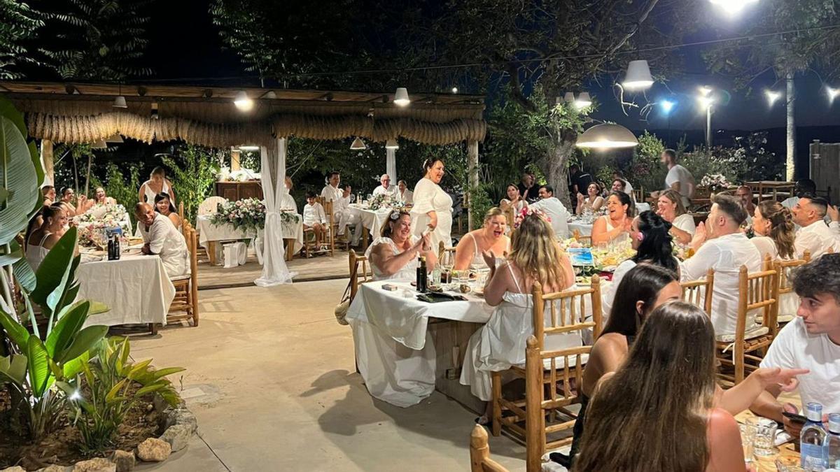 El restaurante es idóneo para organizar bodas y reuniones de todo tipo. | SA FONDA