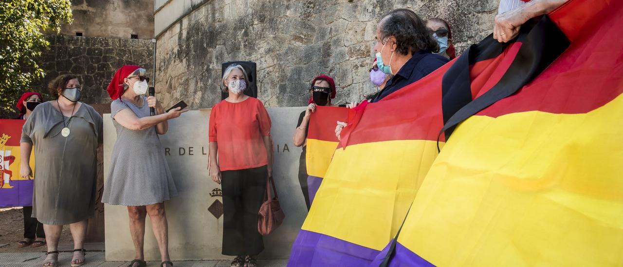 Las banderas de una treintena de municipios de Mallorca ondearán a media asta contra el golpe franquista