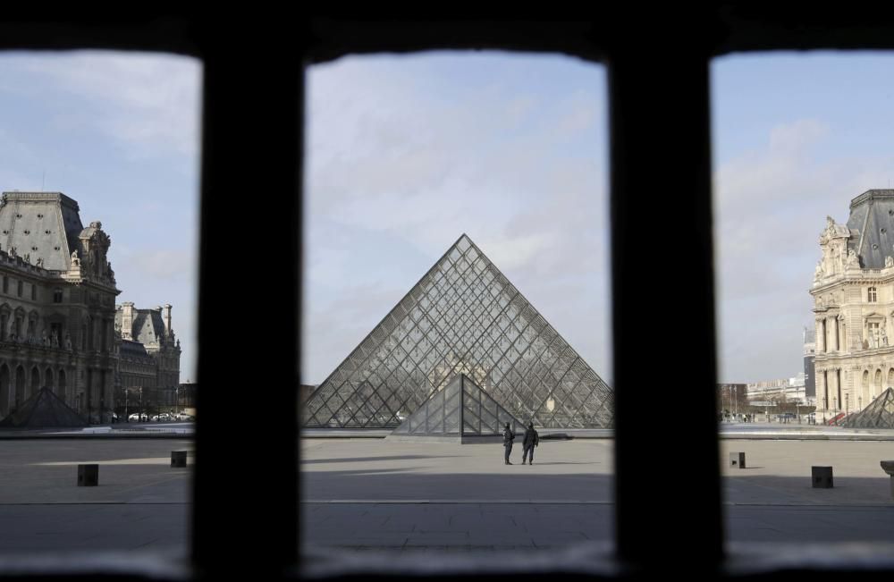 El Louvre, sitiado tras un intento de ataque terrorista