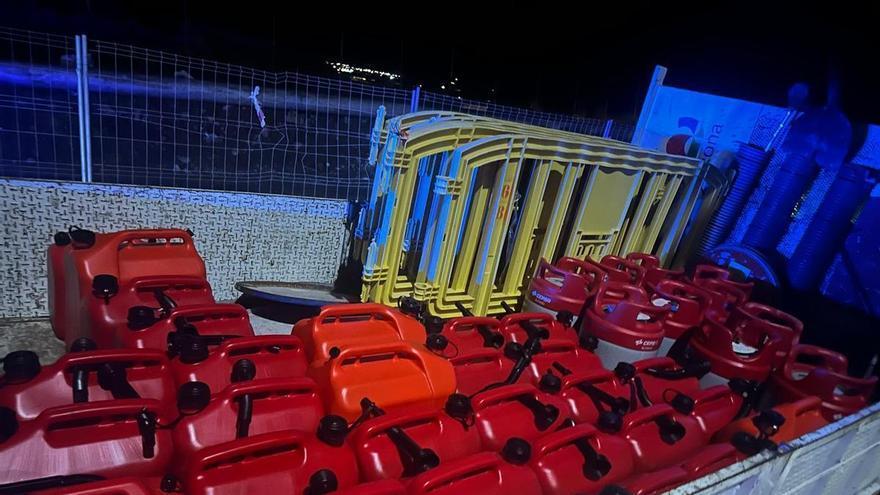 El hombre que tenía en Tenerife 700 litros de gasolina en un piso es un ocupa con problemas psiquiátricos