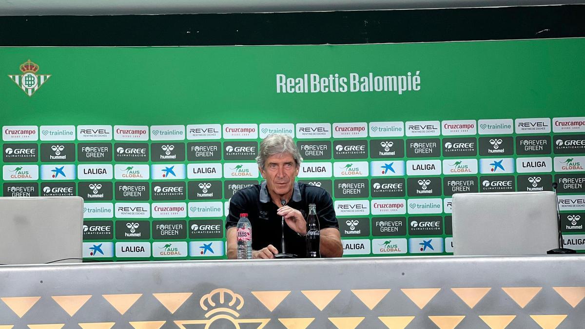 Manuel Pellegrini en rueda de prensa antes del debut liguero frente al Girona