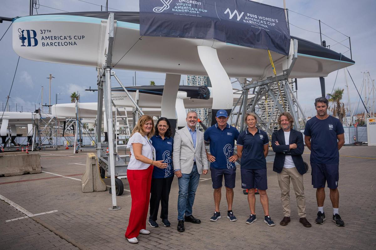 Jaume Collboni visita los equipos Youth y femenino de la Copa América