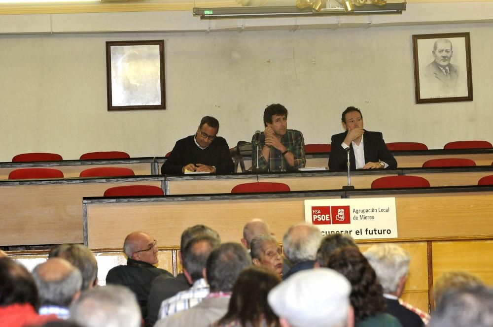 Asamblea del PSOE en la Casa del Pueblo de Mieres