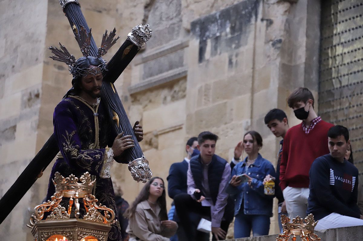 El Vía Crucis de las cofradías vuelve a la calle presidido por Jesús del Calvario