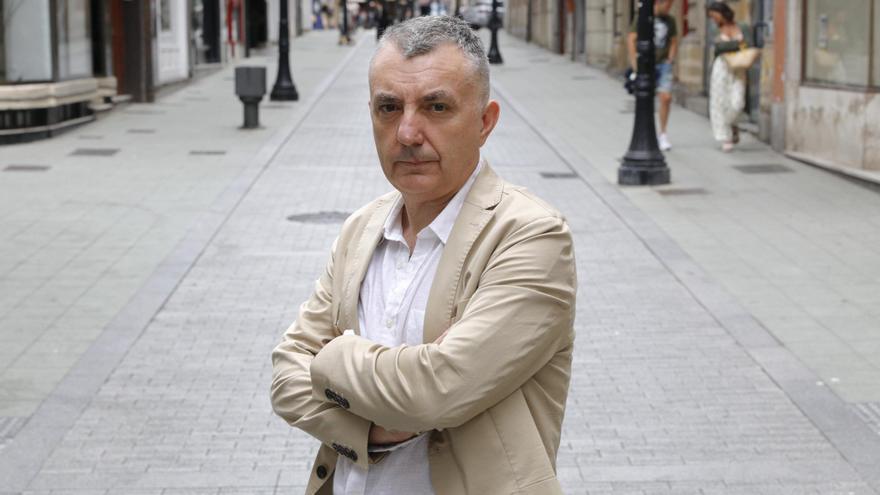 Manuel Vilas sustituye a Lorenzo Silva en la Feria del Libro de Badajoz