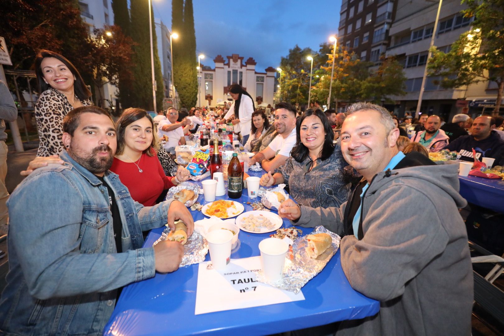 No te pierdas las fotos: Gran ambiente en la cena de 'pa i porta' en Almassora