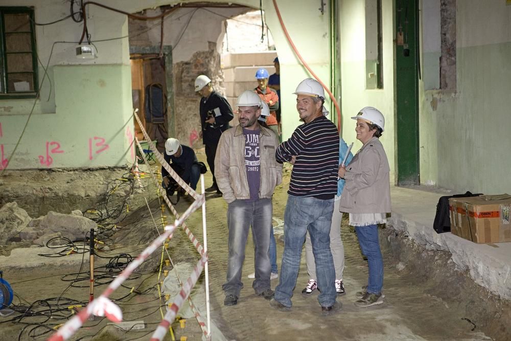 Visita de la alcaldesa de Gijón y los portavoces municipales a las obras de Tabacalera