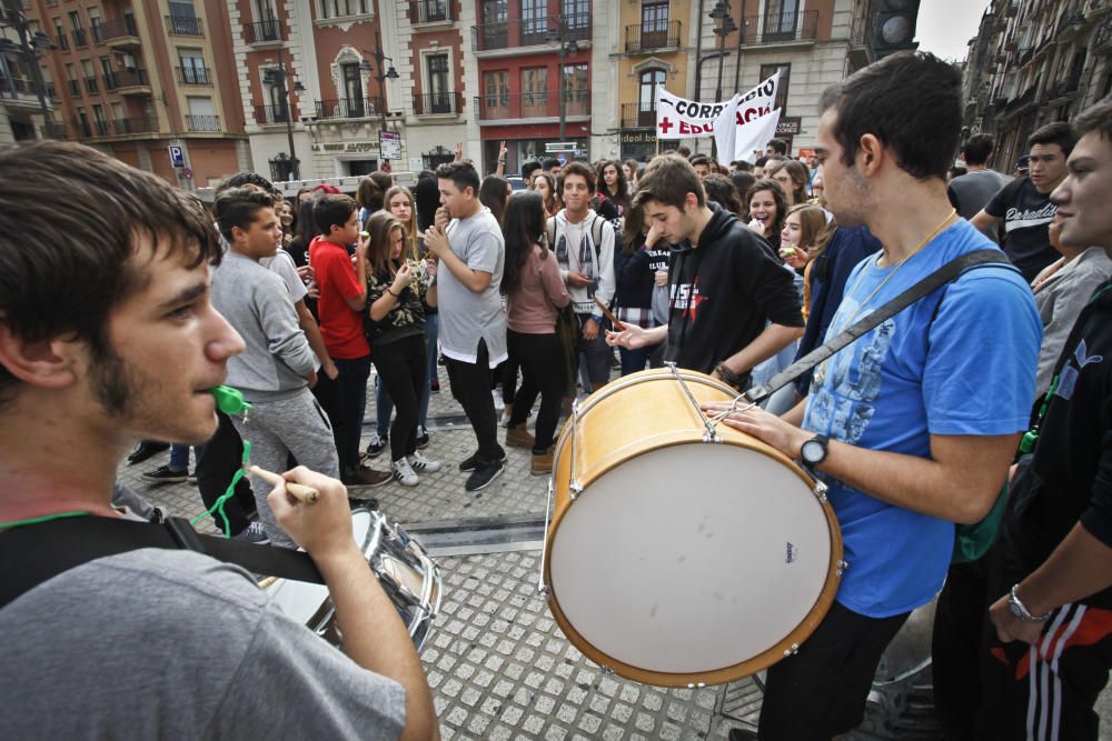 Concentración en Alcoy contra las reválidas