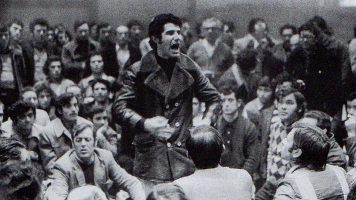 Juan Ignacio Valdivieso, en el centro de la imagen, en una asamblea celebrada durante la huelga general de Sabadell