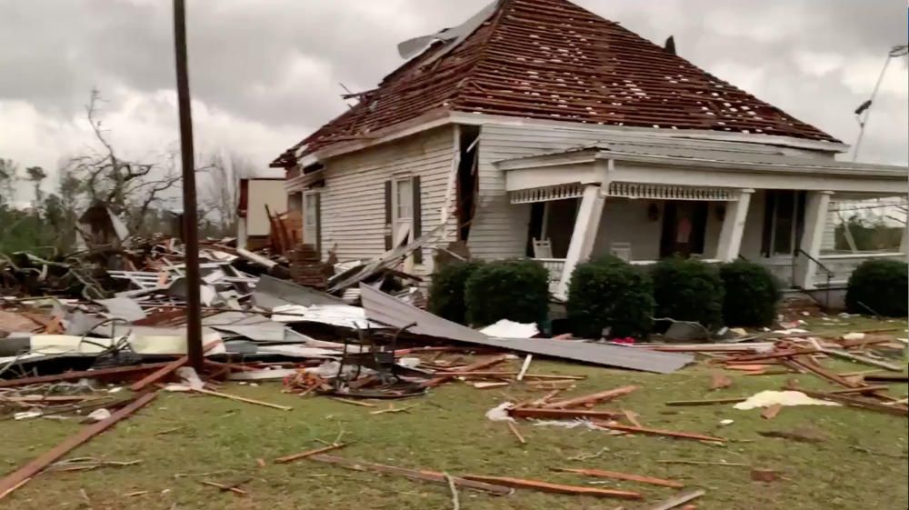 Un tornado causa almenys 23 morts a Alabama