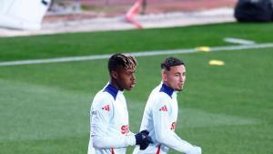 Yéremy Pino y Nico Williams, en un entrenamiento con la selección española