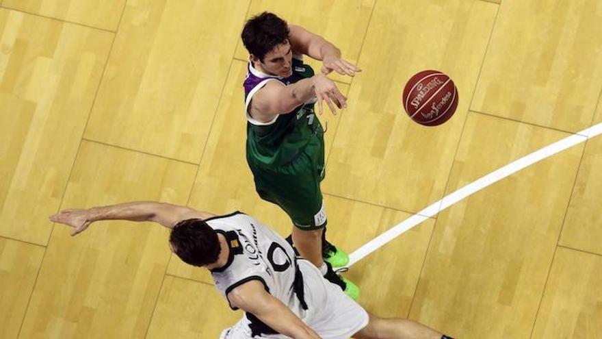 Carlos Suárez fue el único jugador del unicaja que pudo anotar desde más allá del arco del 6.75 en el partido del domingo frente al Joventut. Su serie fue de 3/6, un 50%.