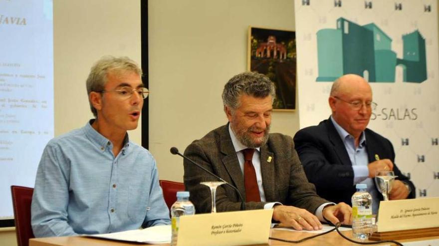 Ramón García Piñeiro, Ignacio García Palacios y Servando Fernández, ayer durante una de las sesiones.