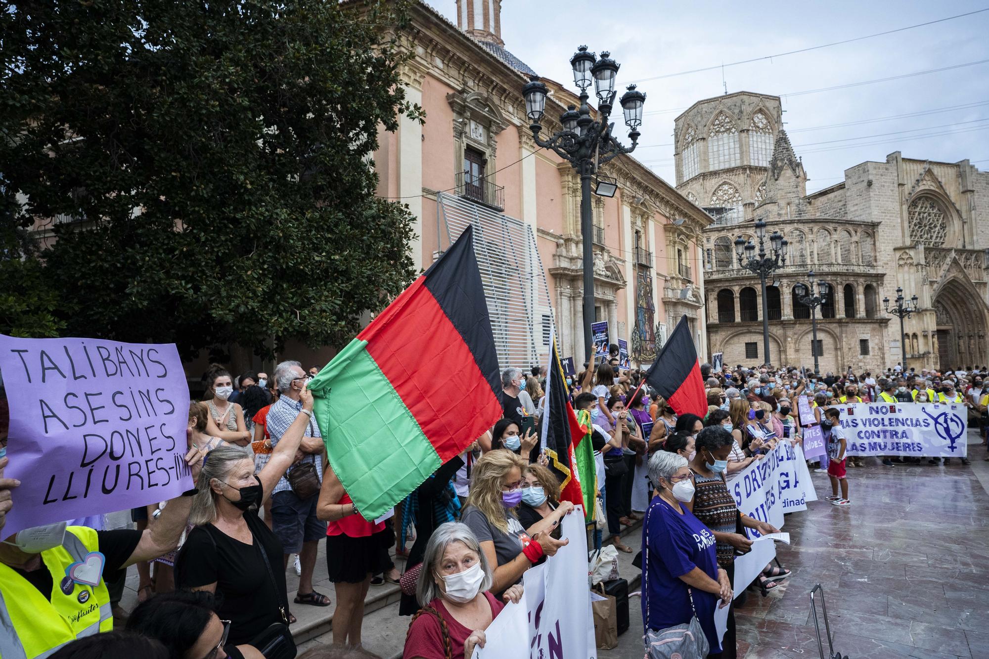 Concentración en València por los derechos de las mujeres afganas