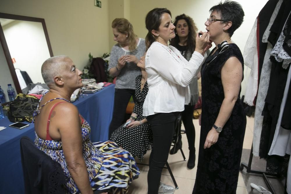 Desfile en el Auditorio de mujeres afectadas por cáncer de mama