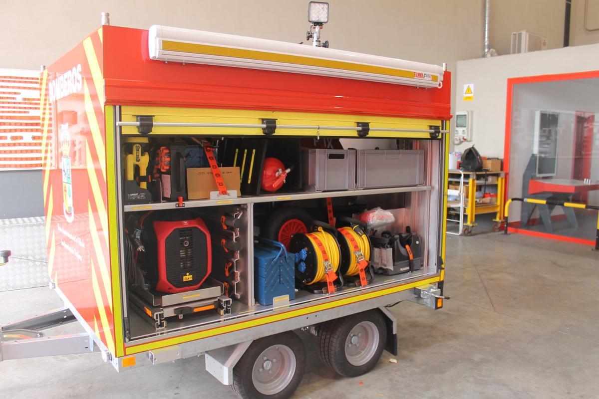 Imagen del remolque con motobomba