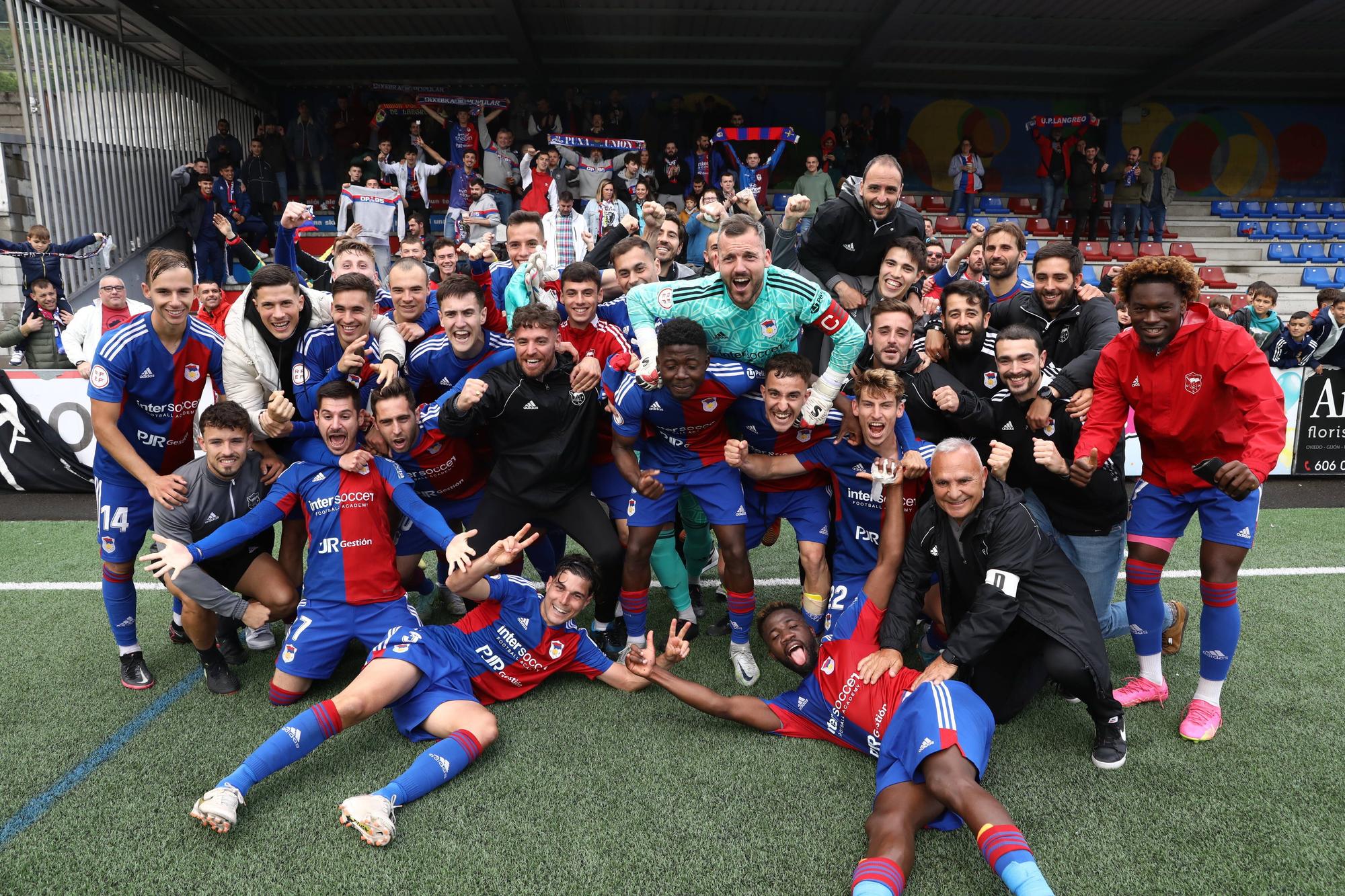 Así fue la celebración del UP Langreo, que seguirá un año más en Segunda Federación