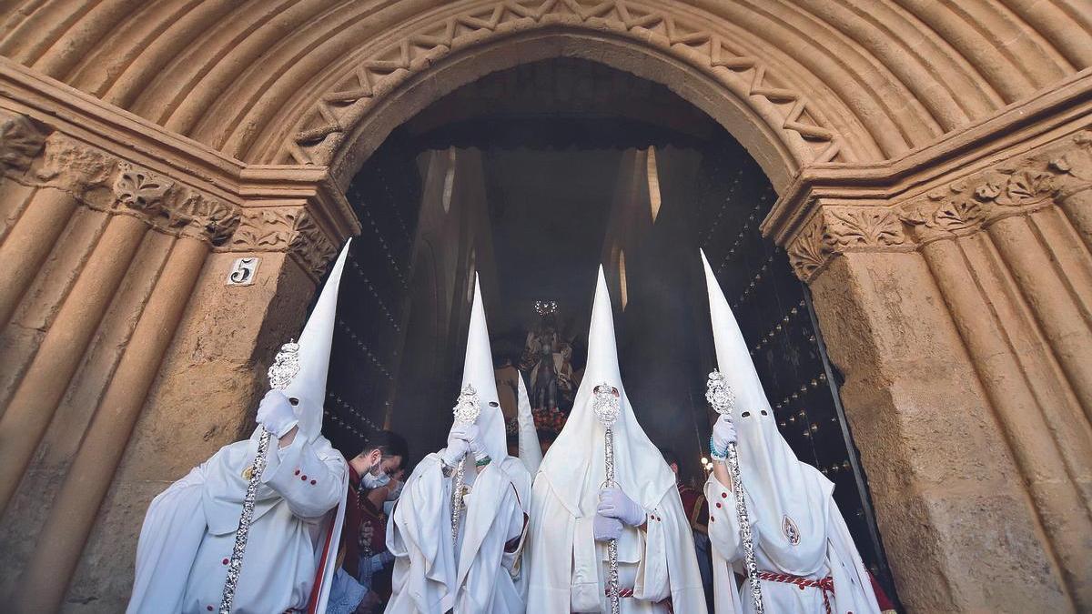 ARRANQUE DE LA SEMANA SANTA EN CÓRDOBA. SALIDA DE LA HERMANDAD DE LA ENTRADA TRIUNFAL DESDE SAN LORENZO, ESTE AÑO CON EL TÍTULO DE FIESTA DE INTERÉS TURÍSTICO NACIONAL.