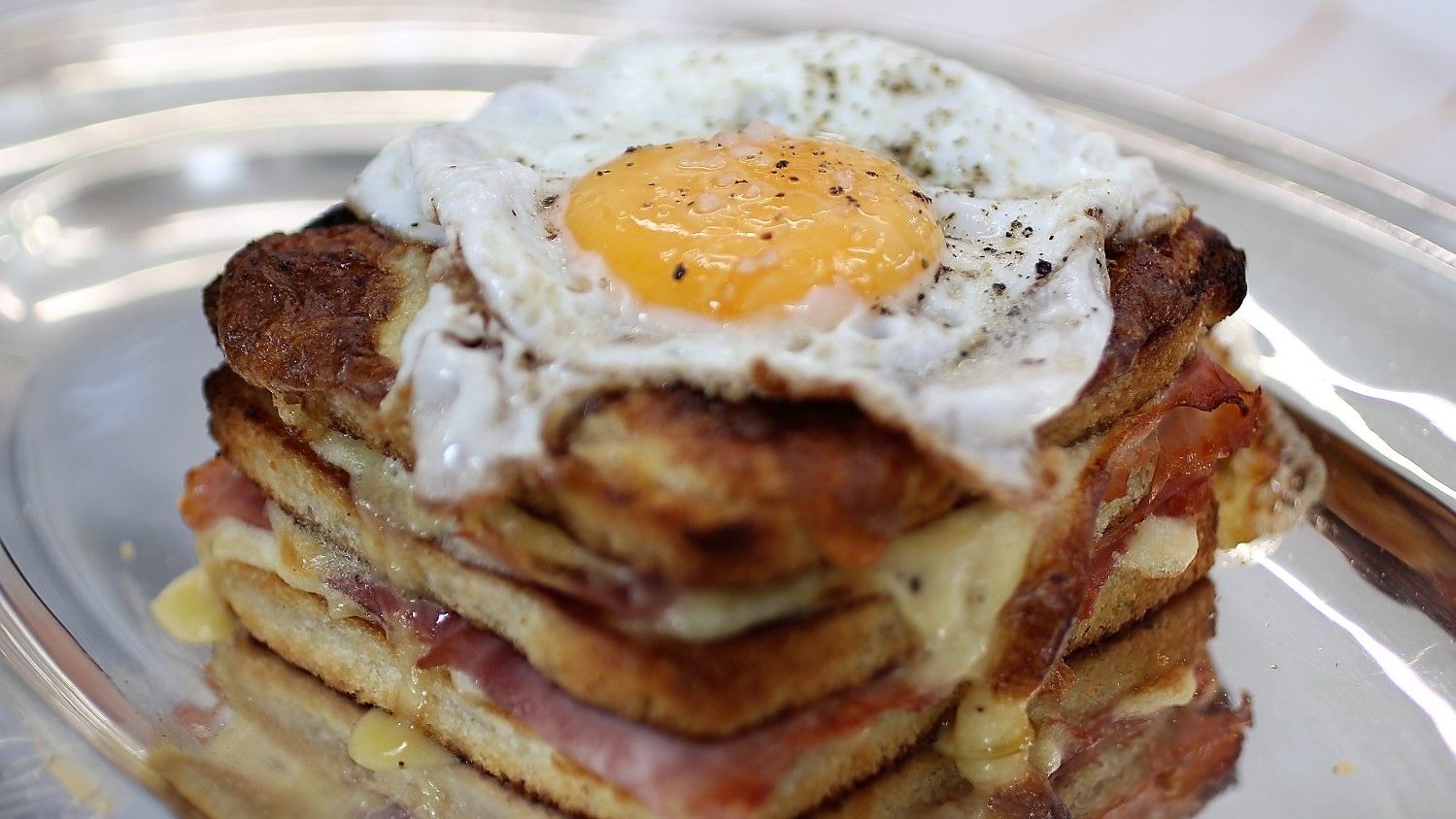 Receta de sándwich 'croque-madame' de Martín Berasategui y Erlantz Gorostiza