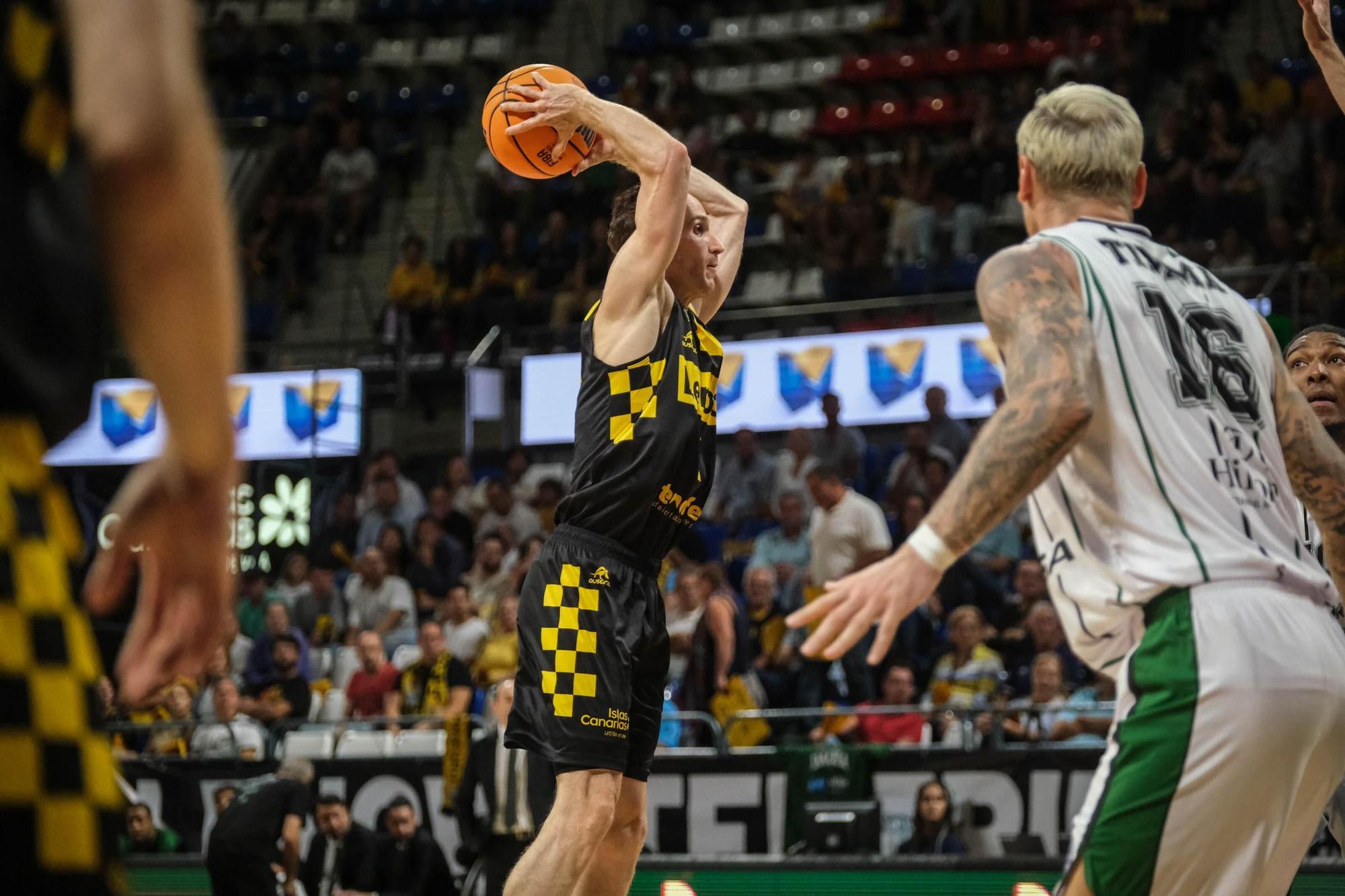 Partido Lenovo Tenerife - Darussafaka, en imágenes