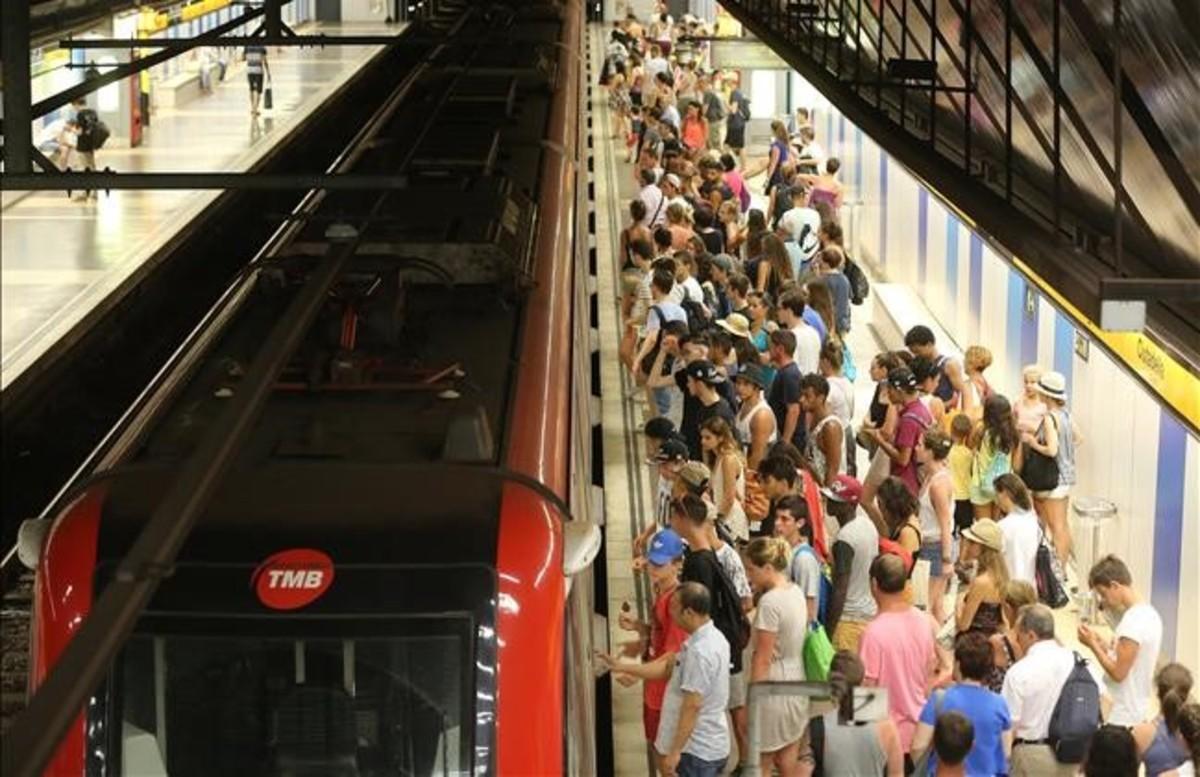 abertran34836254 barcelona  27 07 2016 barcelona mucha gente en el metro de c160802123141