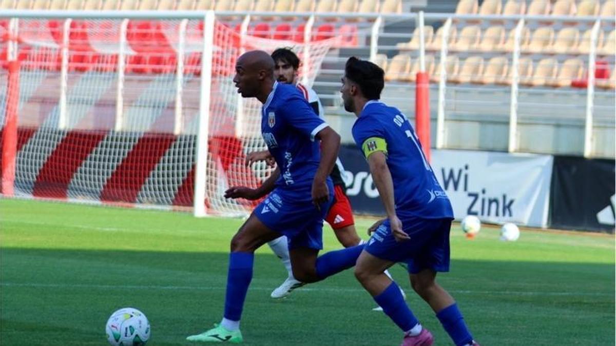 Acción del partido entre el Benfica B y el Mérida.