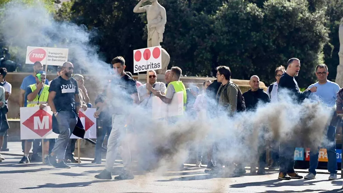Huelga de los agentes de seguridad en el metro de Barcelona: “Uno solo no puede hacer nada frente a una banda"