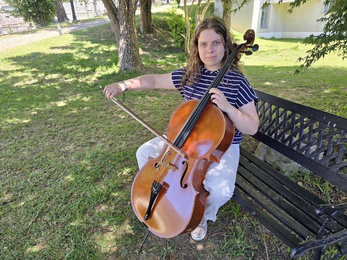 Vigo (Conservatorio Superior de Música). Sara Balboa, violonchelista que prepara su TFE (Trabajo Fin de Estudios), y tuvo la mejor nota de su promoción de violonchelo