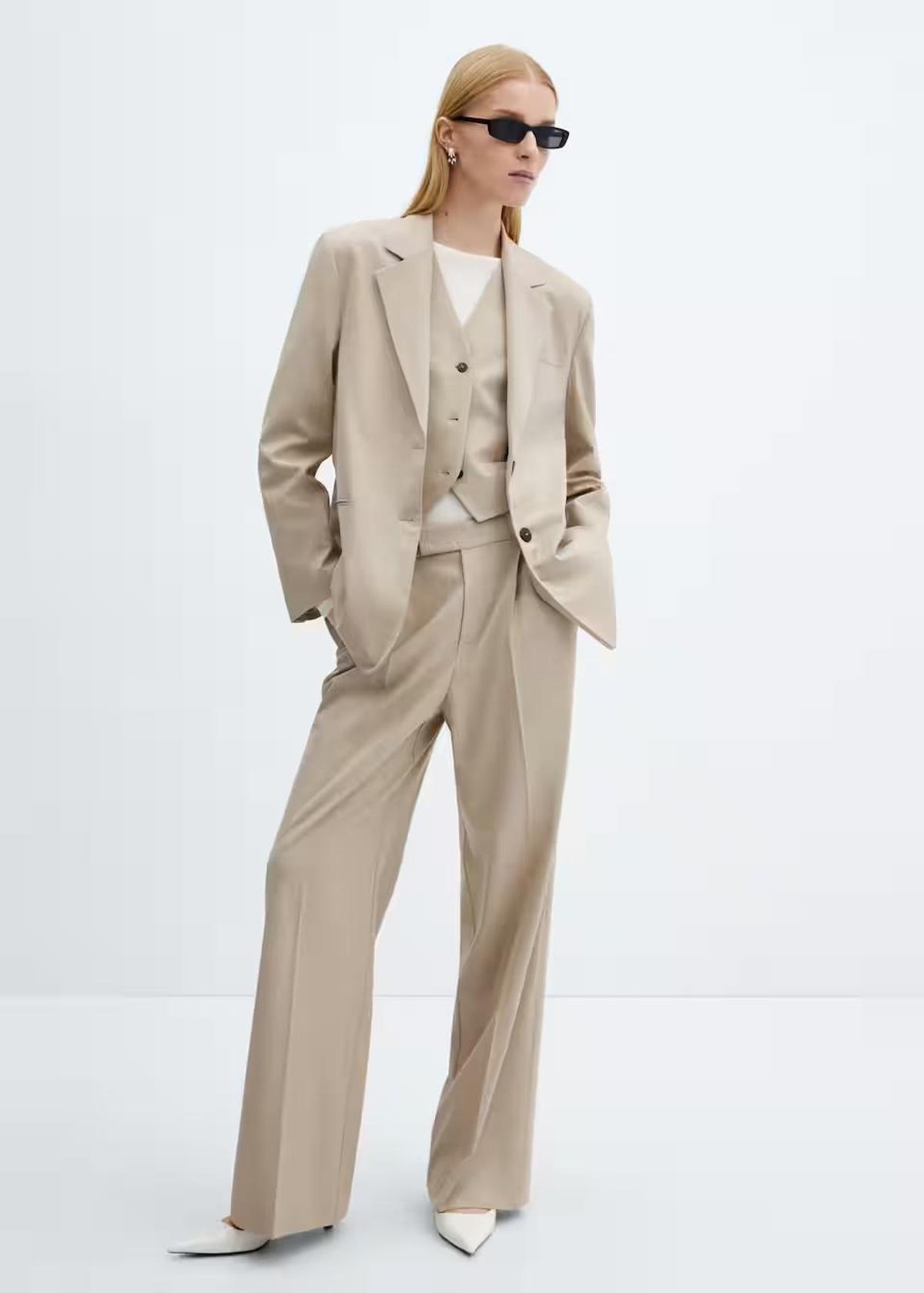 Traje beige