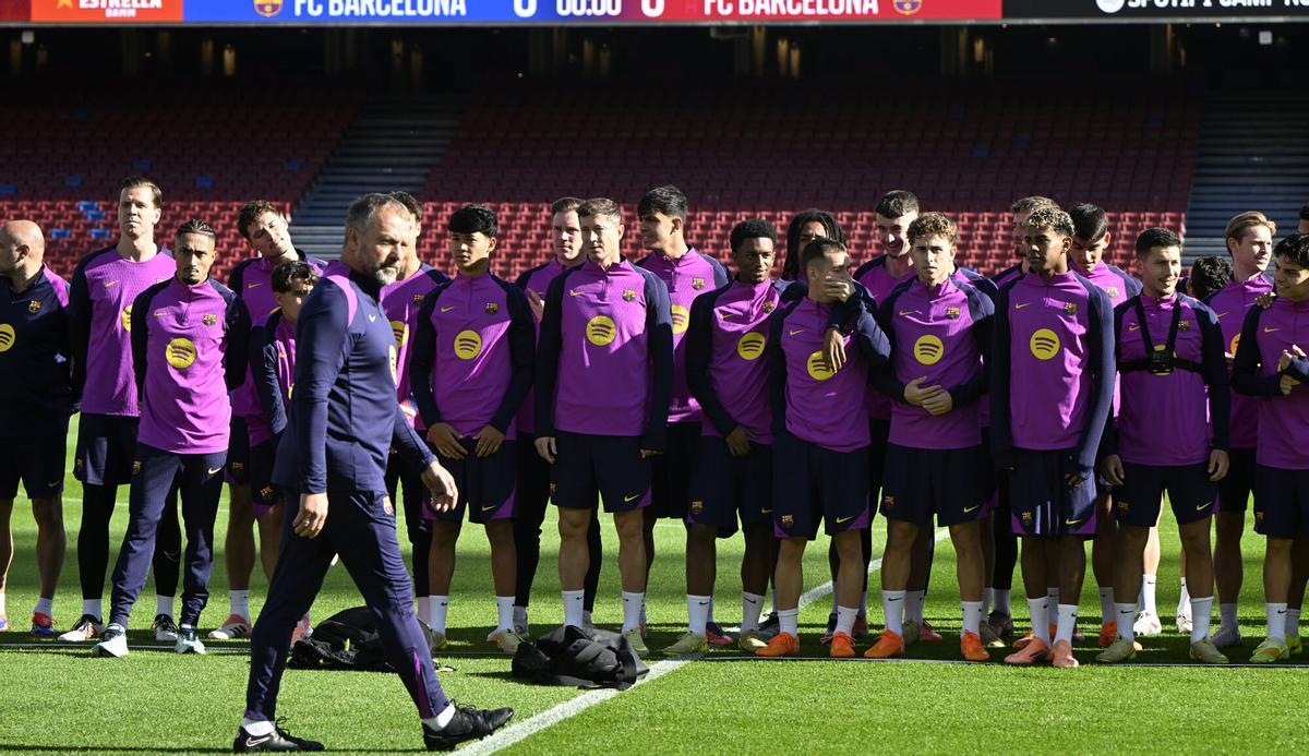Barcelona. 07.11.2025.  Deportes.  Entrenamiento de los jugadores del Barça en el Spotify Camp Nou en el primer test con asistencia de público en el estadio. Fotografía de Jordi Cotrina