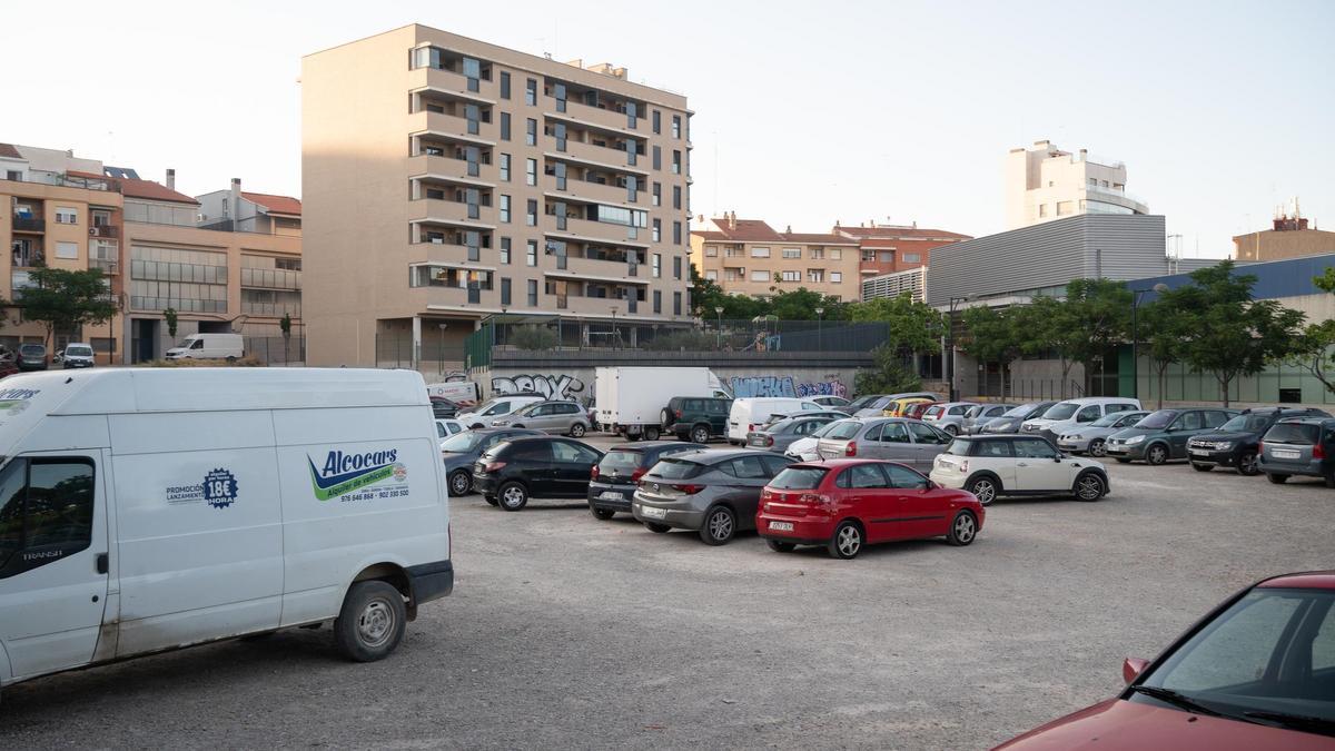 Suelos de la antigua Alumalsa, donde se construirán 106 viviendas libres.