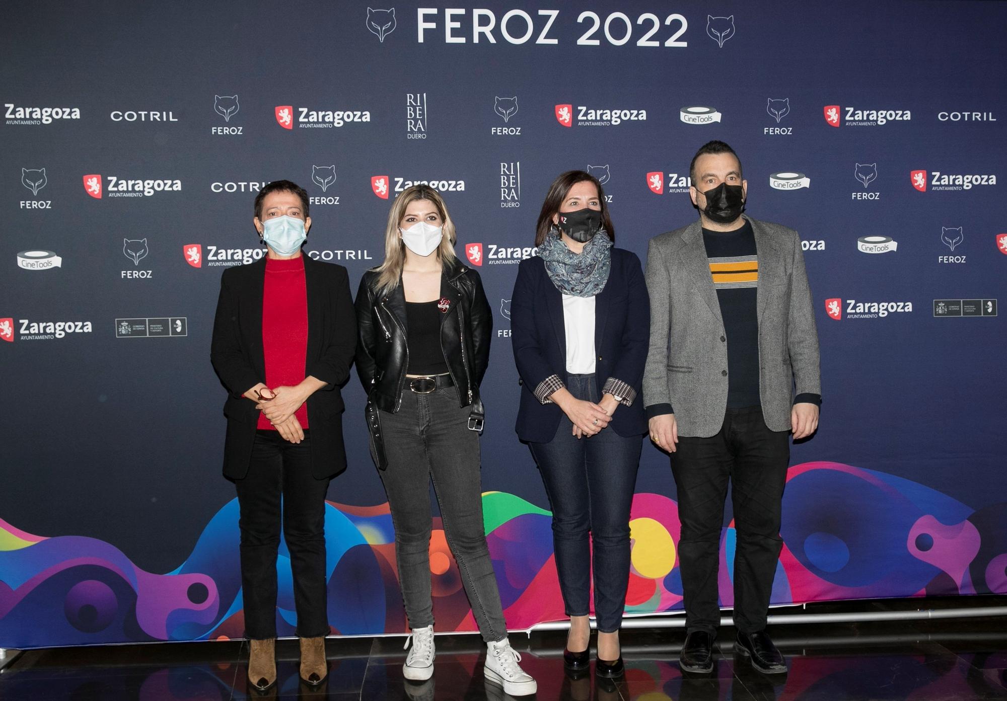 María Guerra, Sara Fernández, Paula Púa y Nacho Vigalondo posan antes de la presentación de los Premios Feroz.