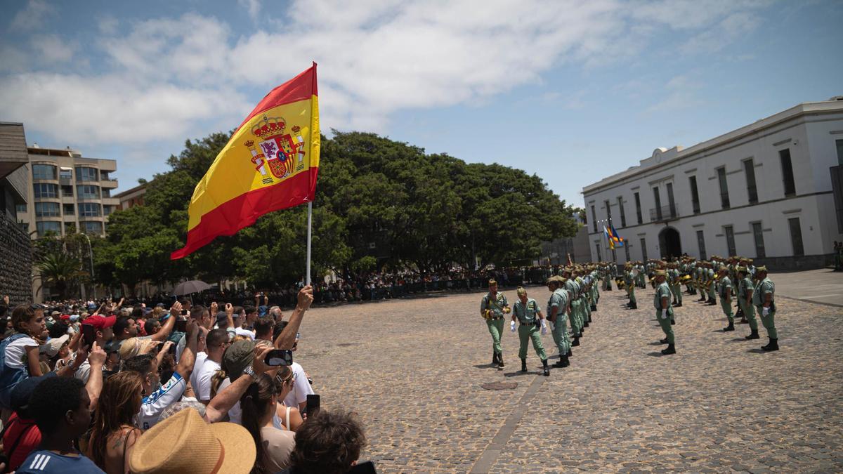 Las mejores imágenes del desfile militar de las Fuerzas Armadas en Tenerife con la presencia de Sus Majestades los Reyes