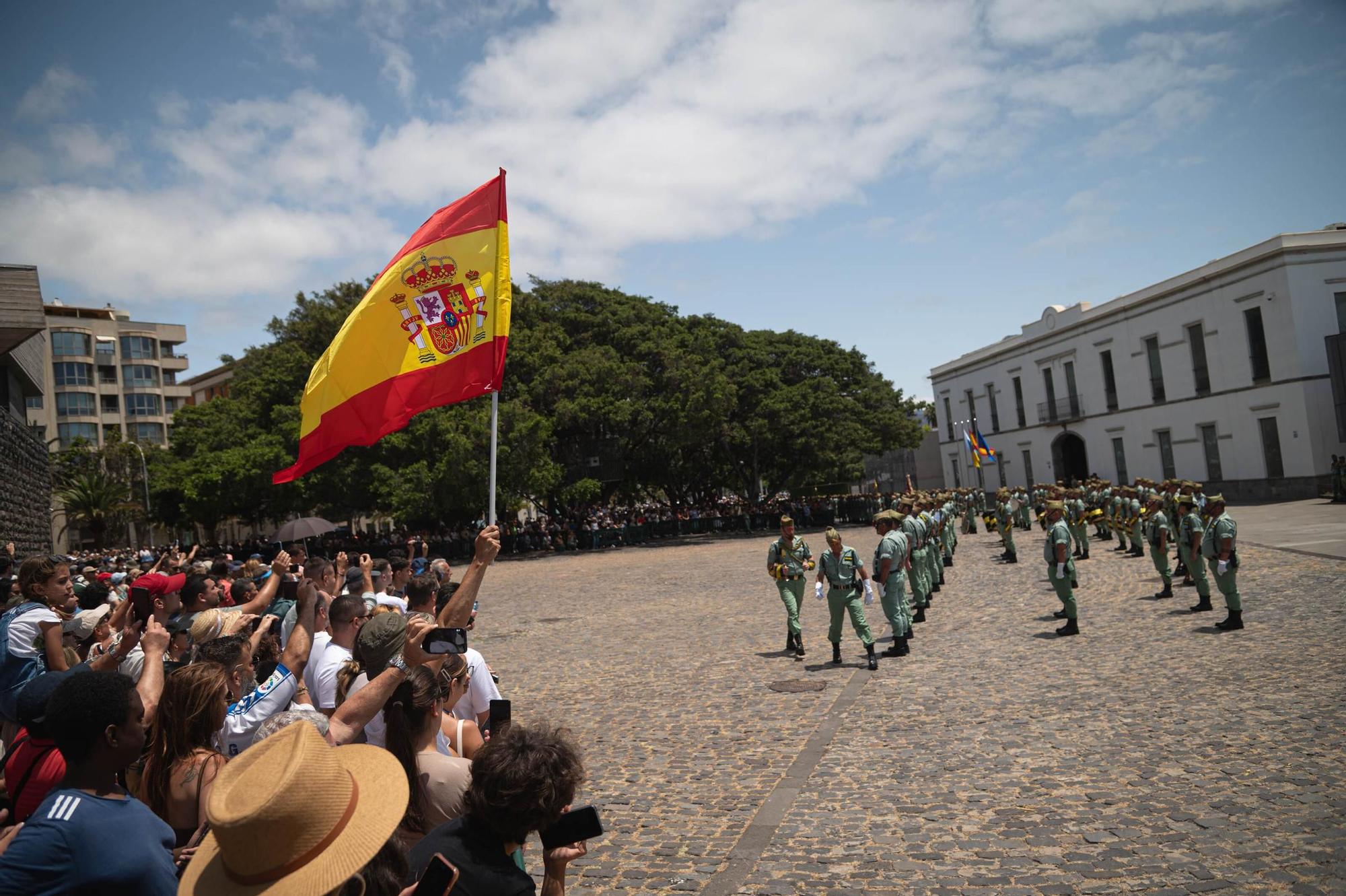Las mejores imágenes del desfile militar de las Fuerzas Armadas en Tenerife con la presencia de Sus Majestades los Reyes