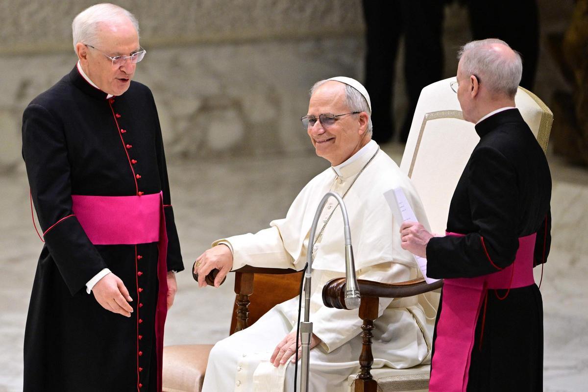 El papa León XIV se reúne con los periodistas en El Vaticano